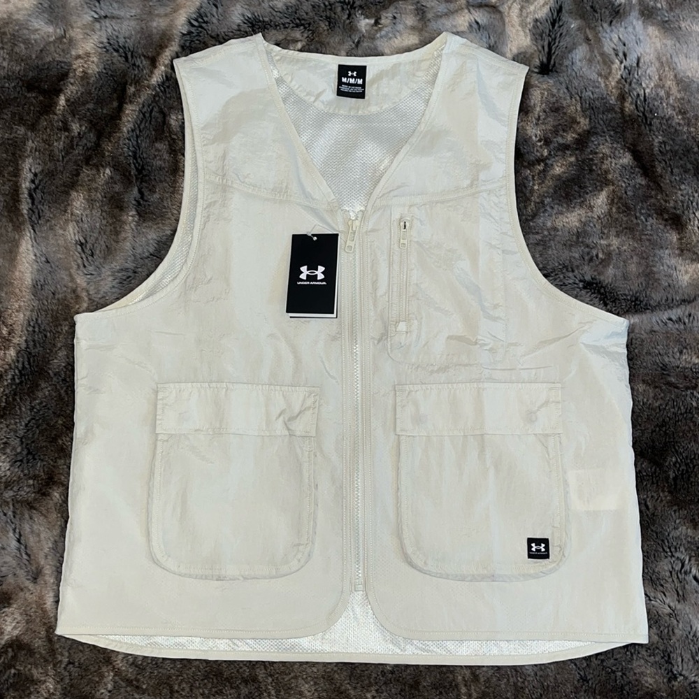 Under Armour Legacy Crinkle Vest Mens M Taupe Storm 1382877 full zip NWT $85